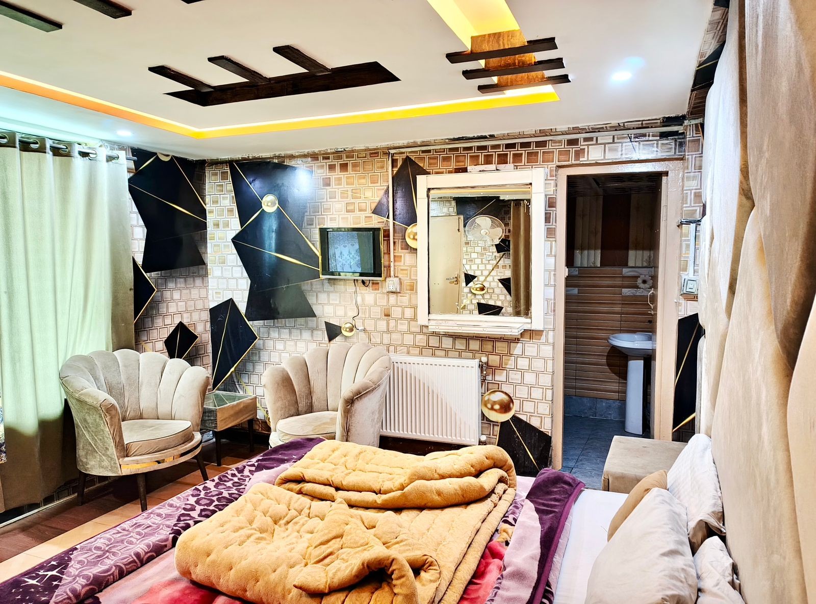 Hotel in Murree GPO for sale