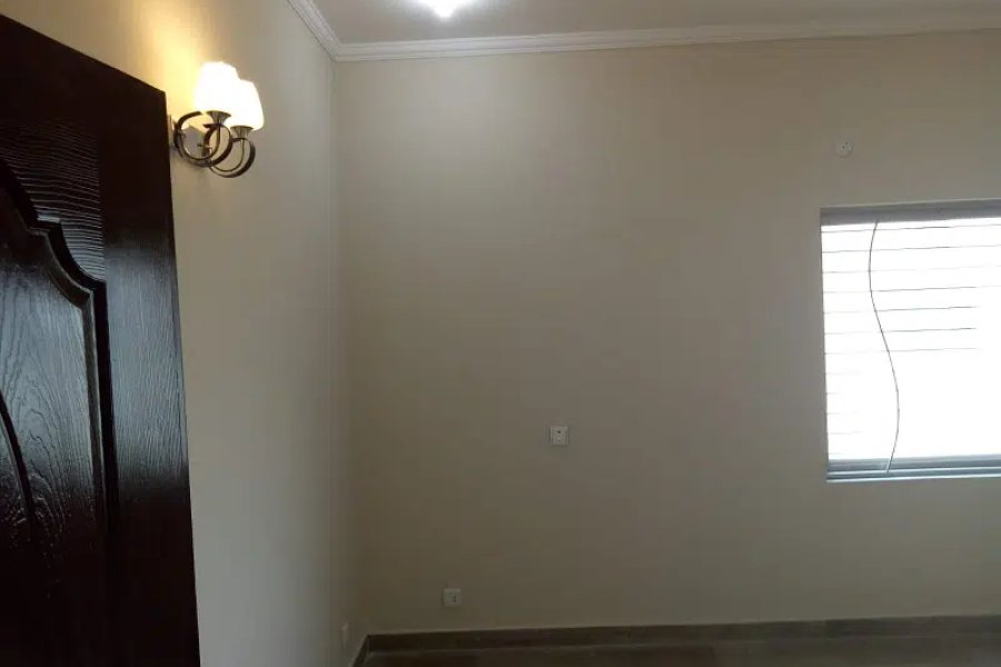 1 kinal brand modern most modern beautiful bungalow for sale near DHA phase 1
