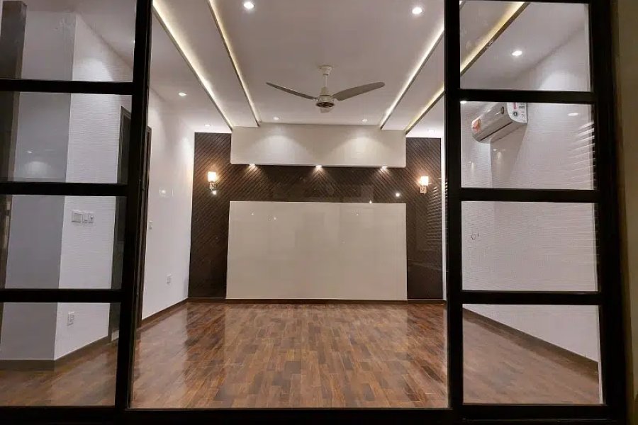 1 kinal brand modern most modern beautiful bungalow for sale near DHA phase 1