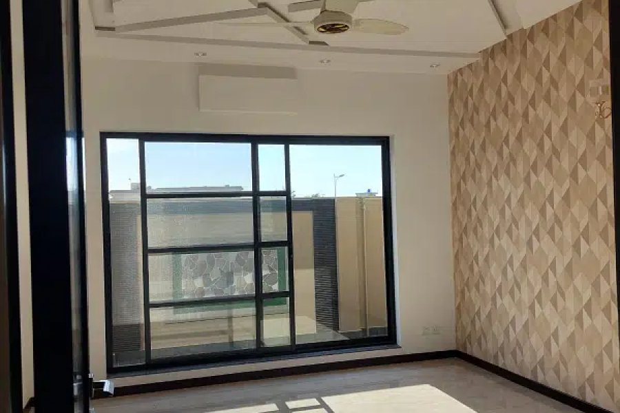 1 kinal brand modern most modern beautiful bungalow for sale near DHA phase 1