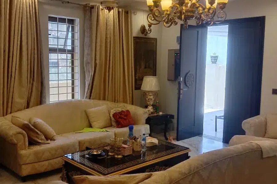 1 KANAL USED MODERN HOUSE FOR SALE IN DHA PHASE 1