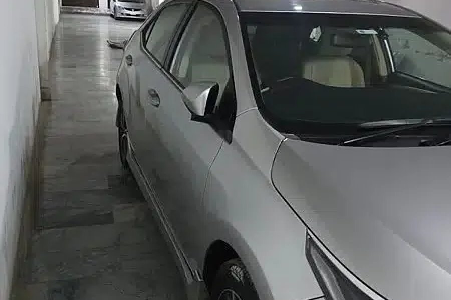 Toyota Corolla Altis Grande CVT-i 1.8 2018