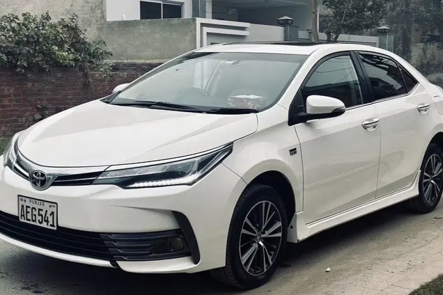 Toyota Corolla Altis Grande 1.8 Total Genuine Model Town, Lahore