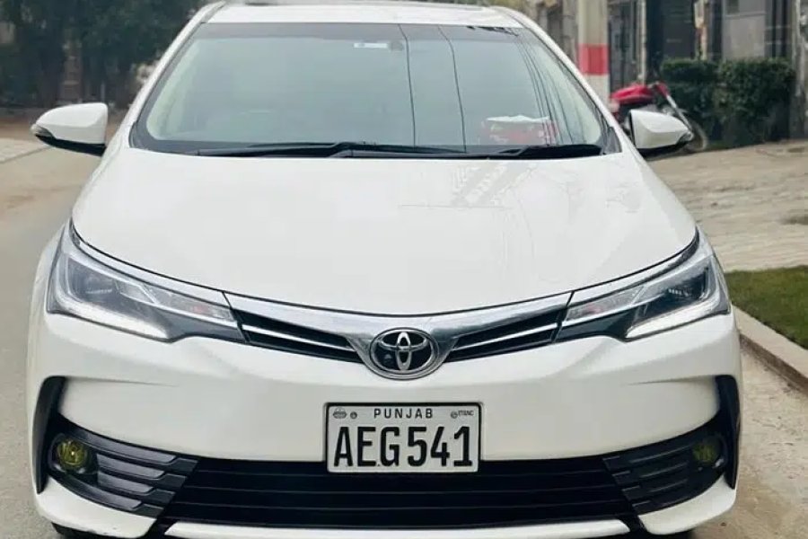 Toyota Corolla Altis Grande 1.8 Total Genuine Model Town, Lahore