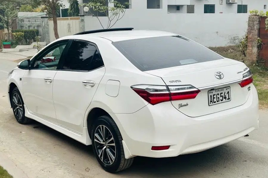 Toyota Corolla Altis Grande 1.8 Total Genuine Model Town, Lahore