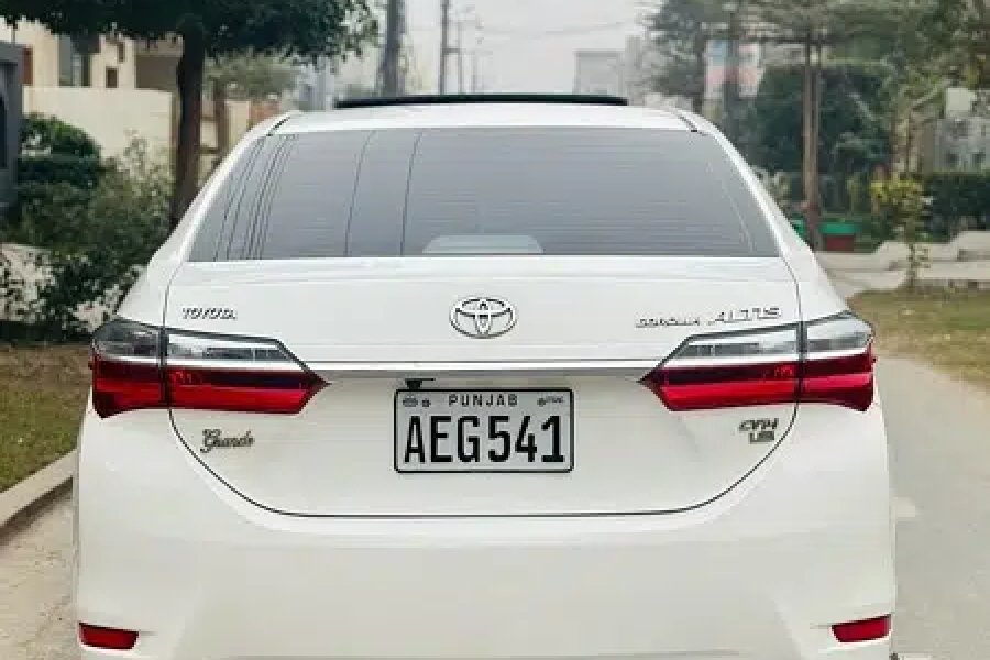 Toyota Corolla Altis Grande 1.8 Total Genuine Model Town, Lahore