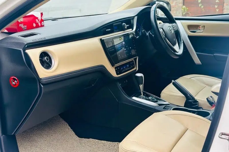 Toyota Corolla Altis Grande 1.8 Total Genuine Model Town, Lahore