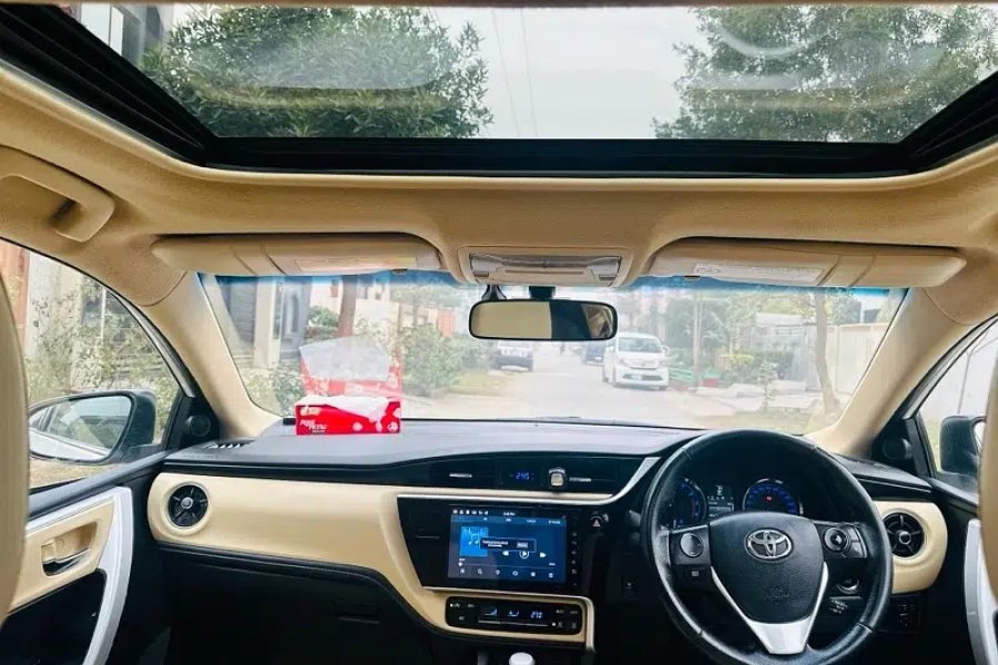 Toyota Corolla Altis Grande 1.8 Total Genuine Model Town, Lahore