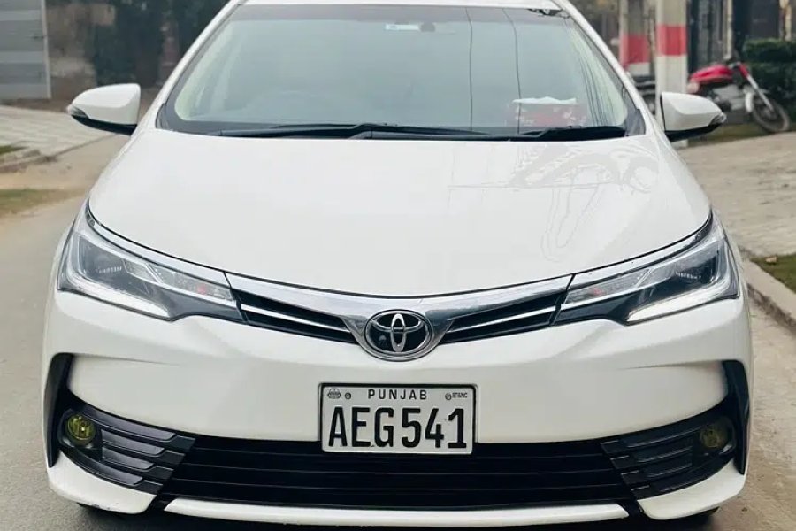 Toyota Corolla Altis Grande 1.8 Total Genuine Model Town, Lahore