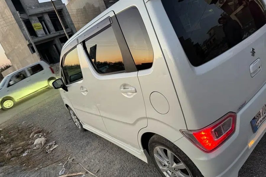 Suzuki Wagon R hybrid I-11, Islamabad