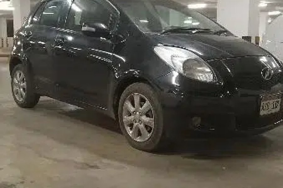 Toyota vitz Push start Gulshan-e-Iqbal Town, Karachi