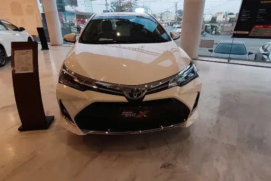 Toyota corolla Grande black interior DHA Phase 1, Lahore