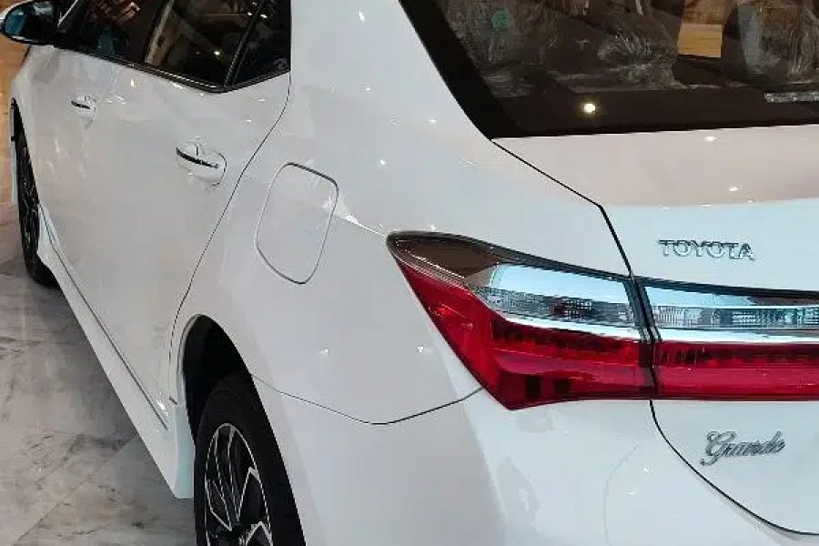 Toyota corolla Grande black interior DHA Phase 1, Lahore
