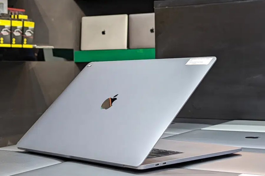MacBook Pro 2017 15 Inch 4GB GPU Intel i7 16/512GB TouchBar Best Price Model Town, Lahore