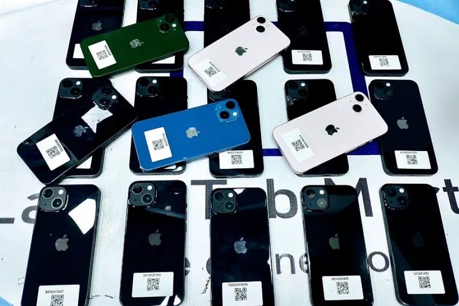 Iphone 13 128gb under Under Apple warranty JV locked Non Pta Waterpack DHA Defence, Karachi