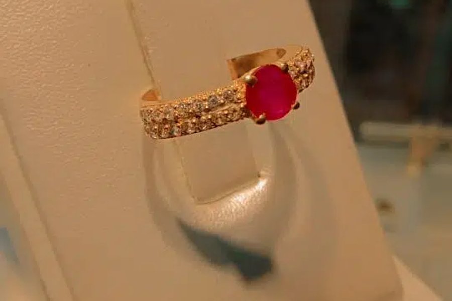 gold set / gold tops / diamond set / jewellery for salee / silver Landhi 1, Karachi