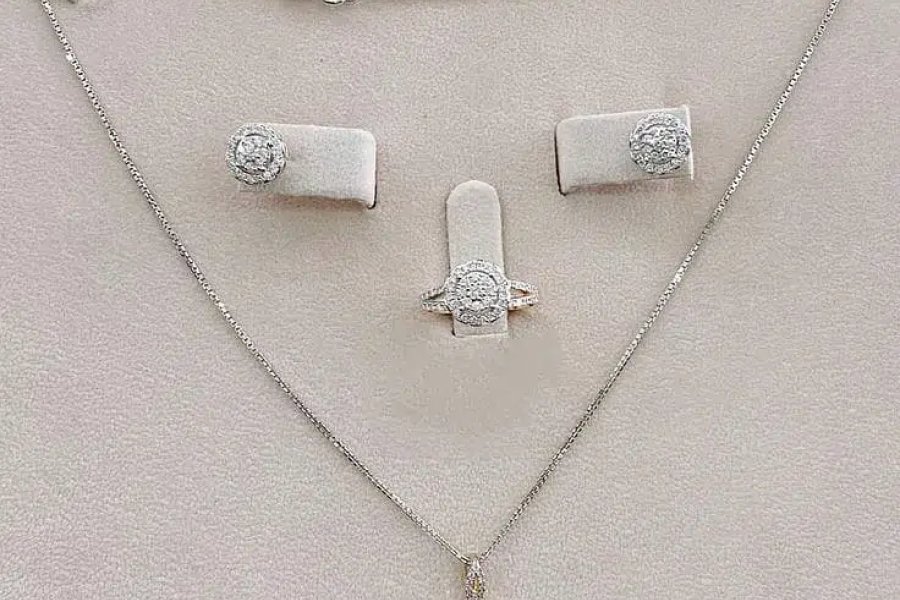 YAQOOB & SON JEWELLERS DIAMOND , GOLD , PLATINUM , PLADIUM and SILVER Chishti Nagar, Karachi