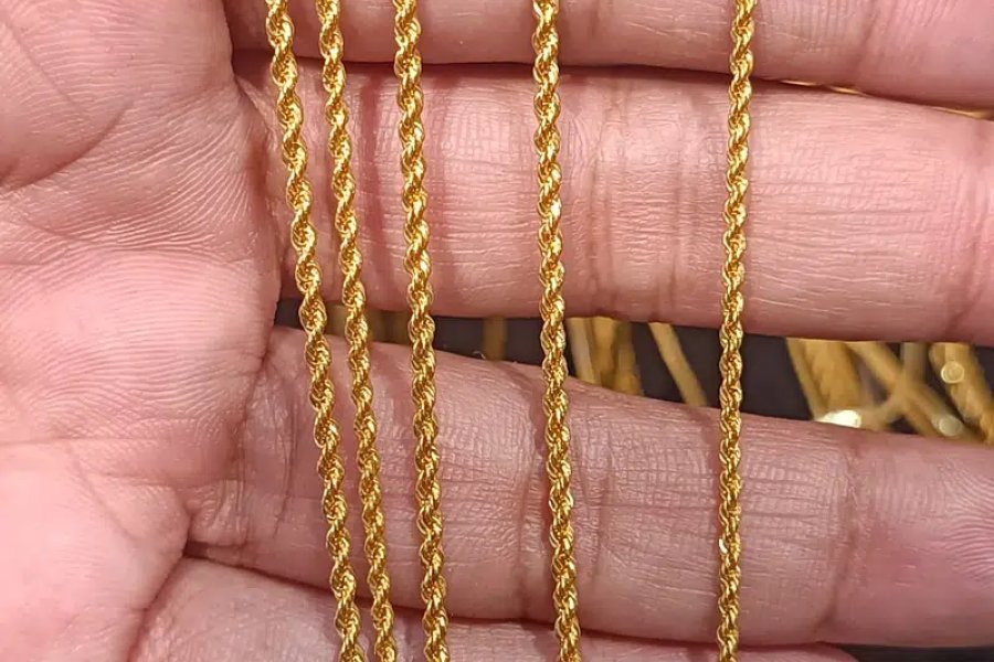 YAQOOB & SON JEWELLERS DIAMOND , GOLD , PLATINUM , PLADIUM and SILVER Commissioner Society, Karachi
