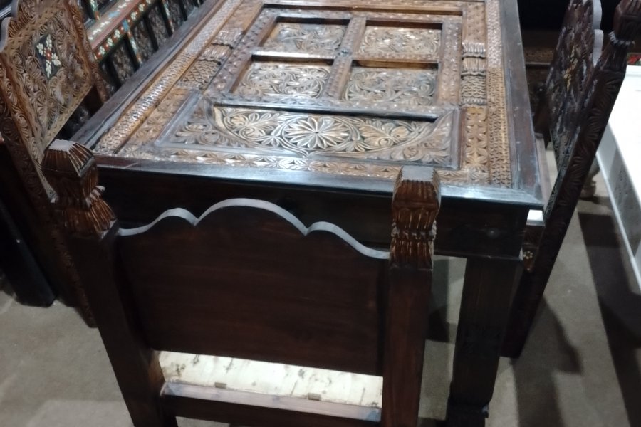 Classic Handcrafted Wooden Dinning Table with 4 Wooden Chairs (Dining Room Set)