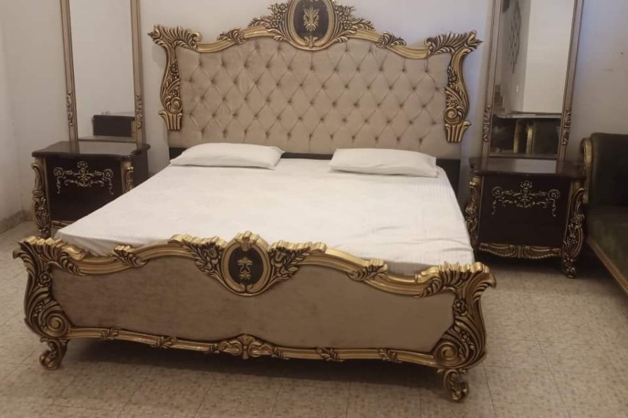 Complete Bed Set with Mirrored Sides Tables