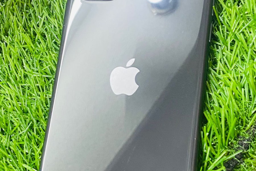 I Phone 11 ( used) 93% Battery health