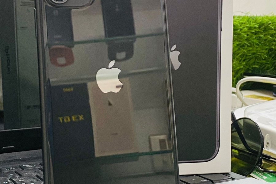 I Phone 11 ( used) 93% Battery health-0