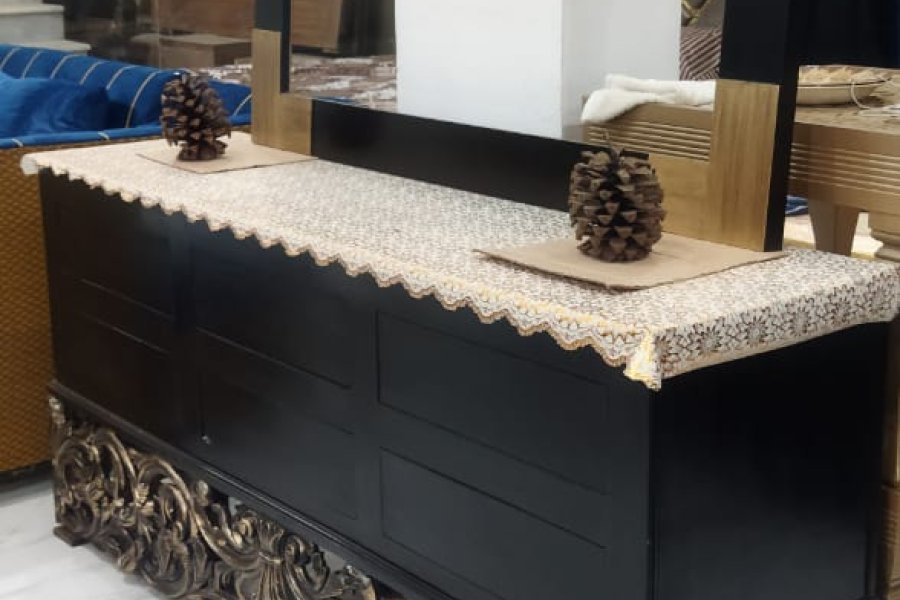 Wooden Dressing Table With Mirror & Frame
