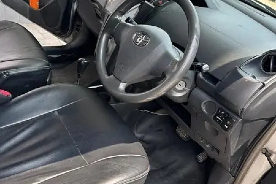 Toyota Vitz 2005