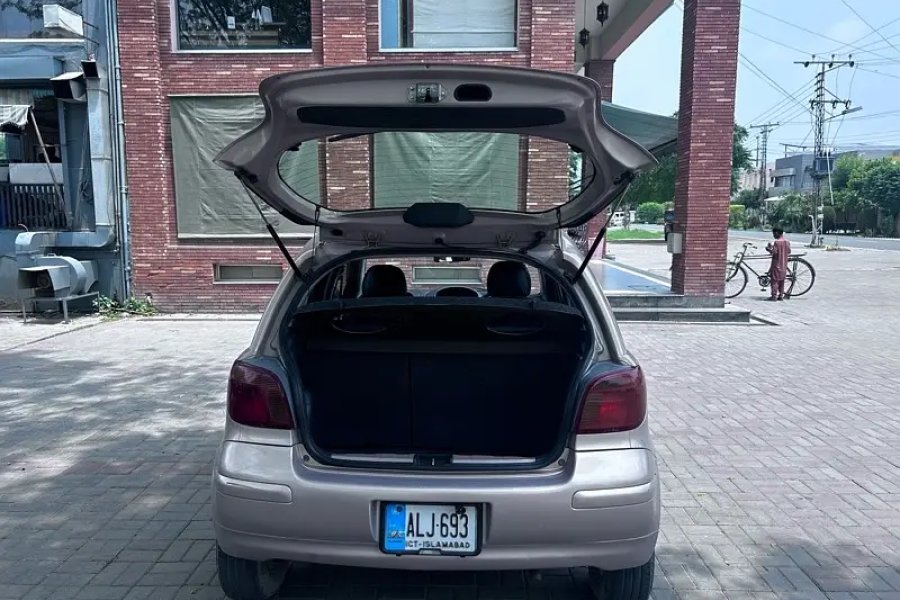 Toyata Vitz 2002