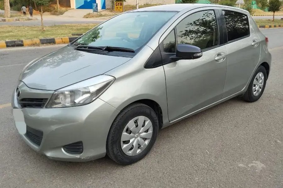 Toyota Vitz F 2013