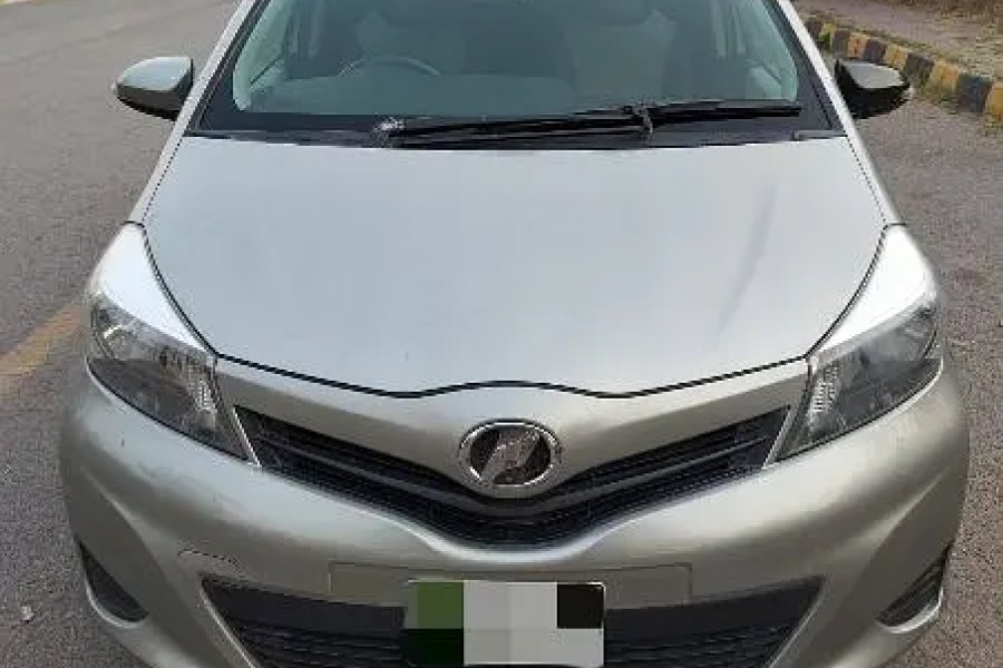 Toyota Vitz F 2013