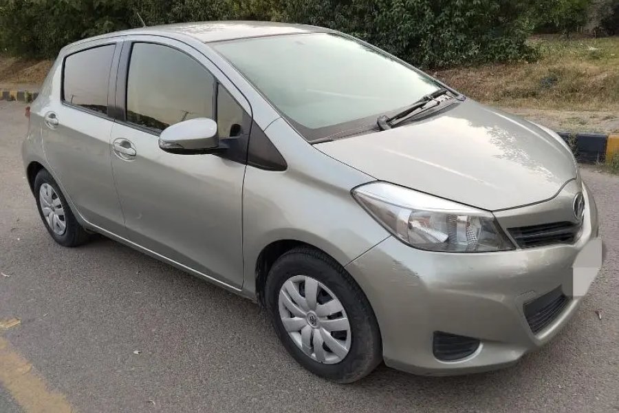 Toyota Vitz F 2013