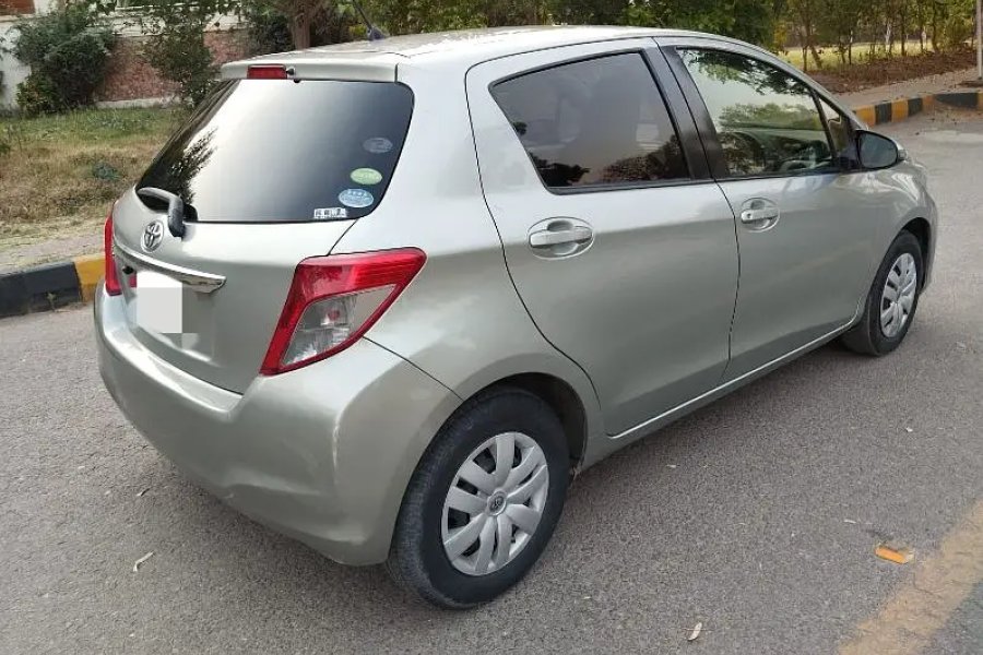 Toyota Vitz F 2013
