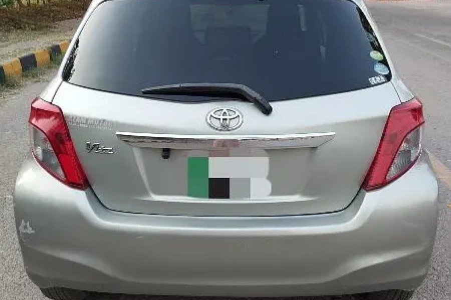 Toyota Vitz F 2013