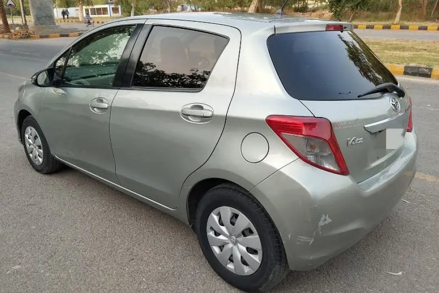 Toyota Vitz F 2013