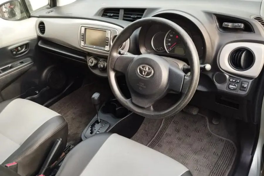 Toyota Vitz F 2013