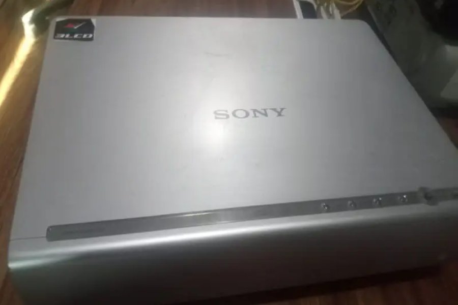 HDMI and VGA Multimedia projectors available for sale
