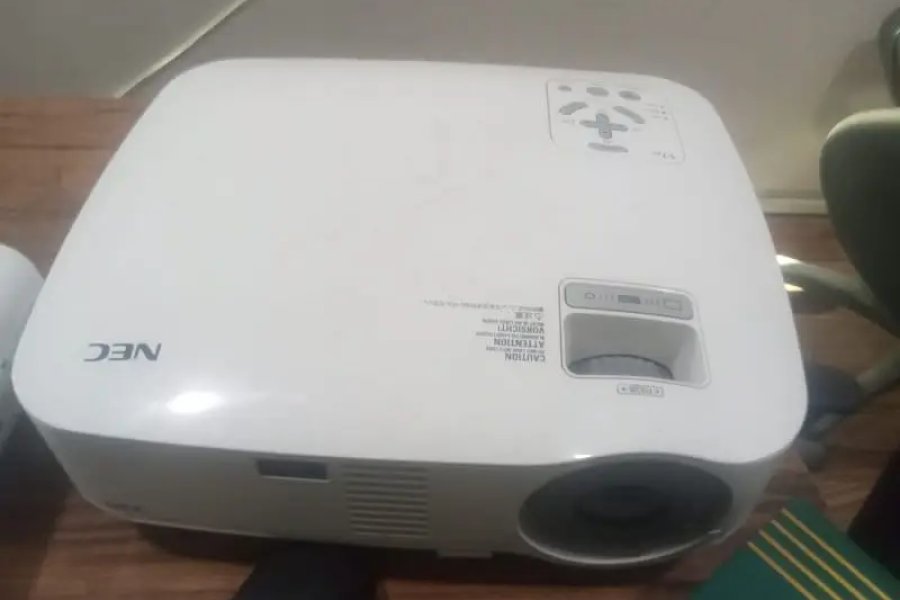 HDMI and VGA Multimedia projectors available for sale