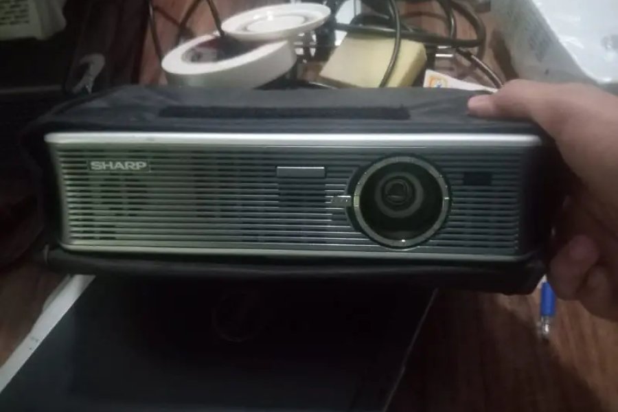 HDMI and VGA Multimedia projectors available for sale