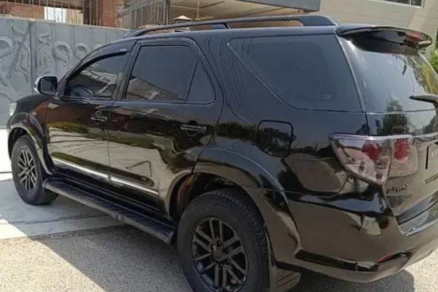 Toyota Fortuner G 2015 full optional in lush condition-0