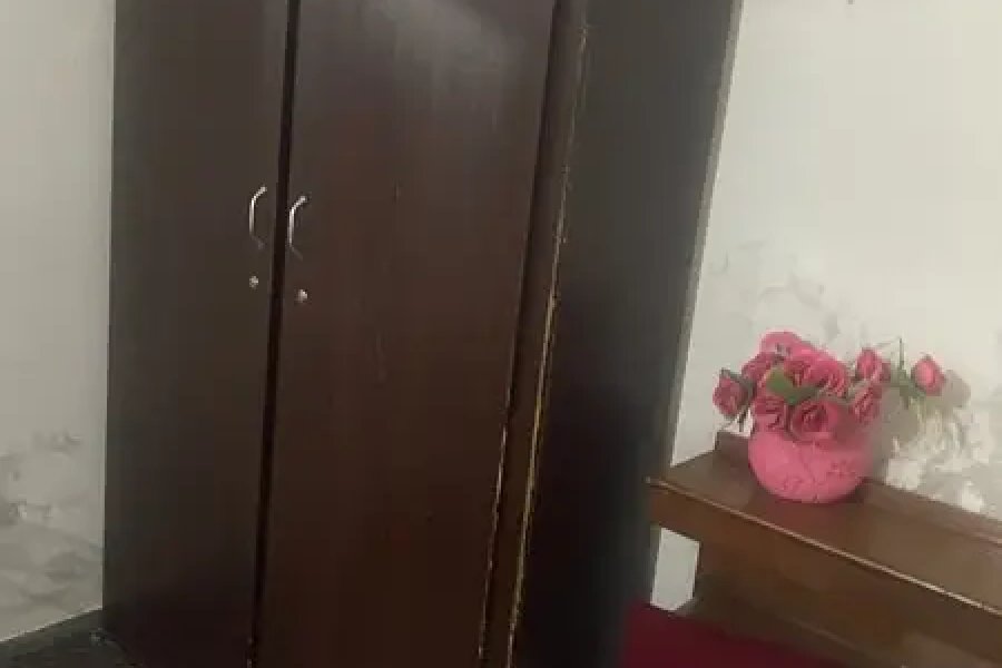 Wooden Almari in very good condition very urgently sale