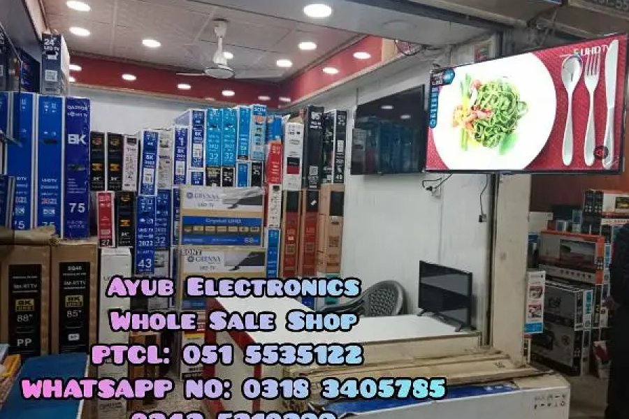 32&quot; INCH SMART UHD WIFI LED TV. BRAND NEW TV SAMSUNG