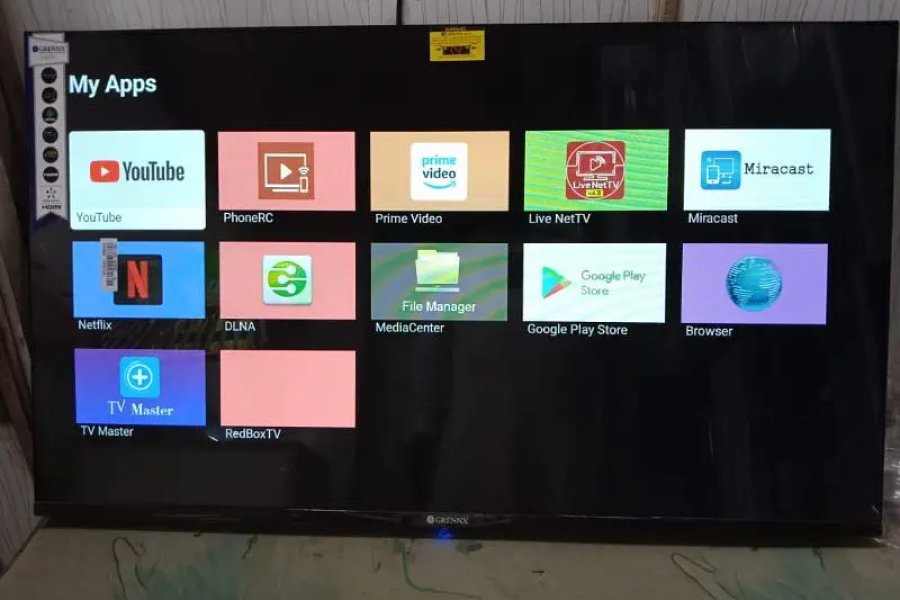 32&quot; INCH SMART UHD WIFI LED TV. BRAND NEW TV SAMSUNG