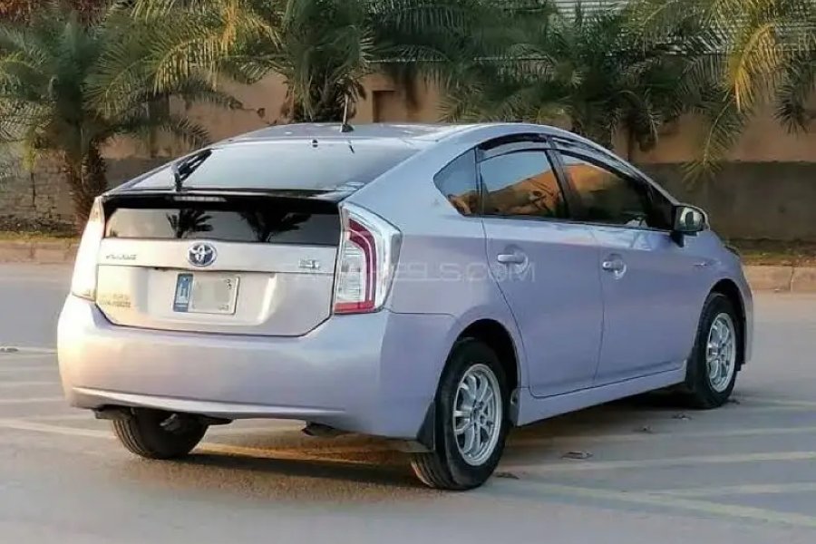 toyota etc dealer of car sale purchas of ol car contact on 03396002020-0