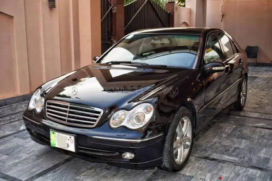 toyota etc dealer of car sale purchas of ol car contact on 03396002020