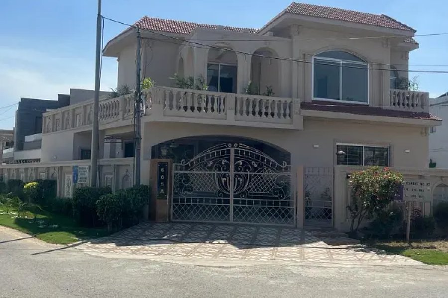 ORIGNAL ADD CORNER DOUBLE UNIT 15 MARLA SPANISH DESIGN HOUSE FOR SALE IN EDEN CITY LAHORE