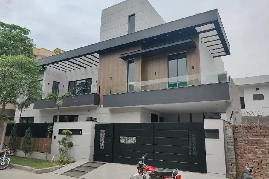 14 MARLA BRAND NEW LUXURY HOUSE