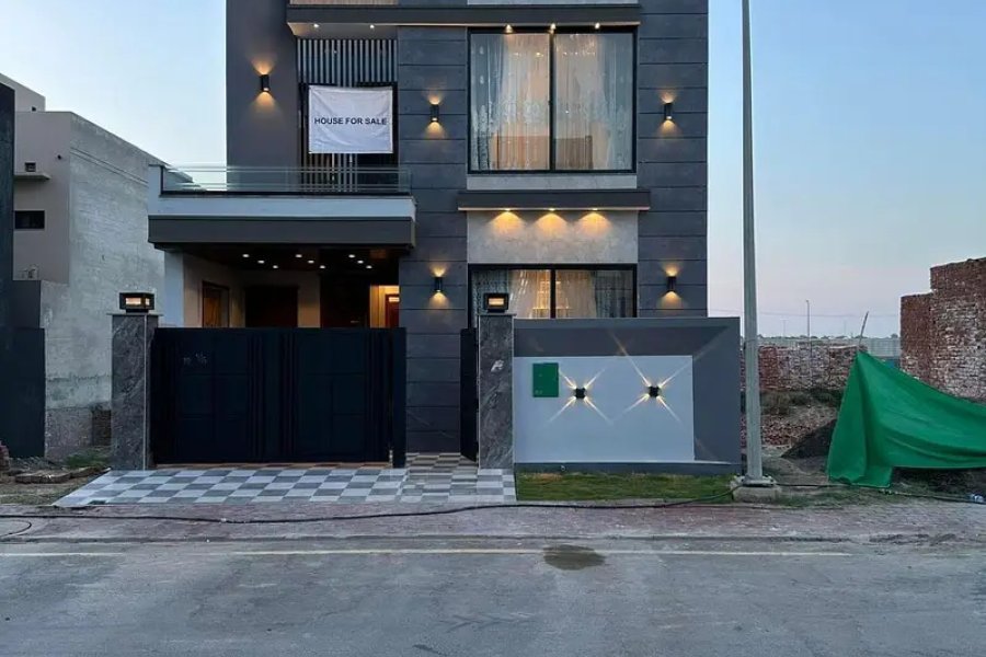 5 Marla house For sale Near park in Bahria Town