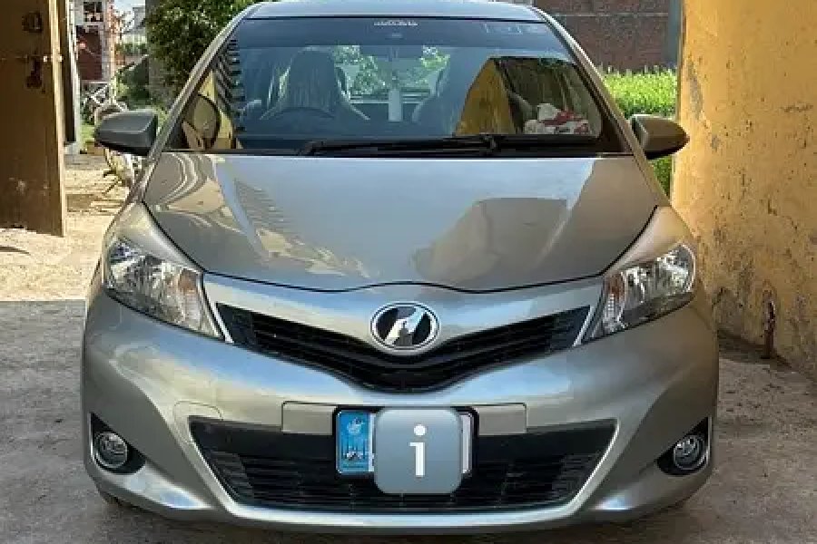 Toyota Vitz 2011-0