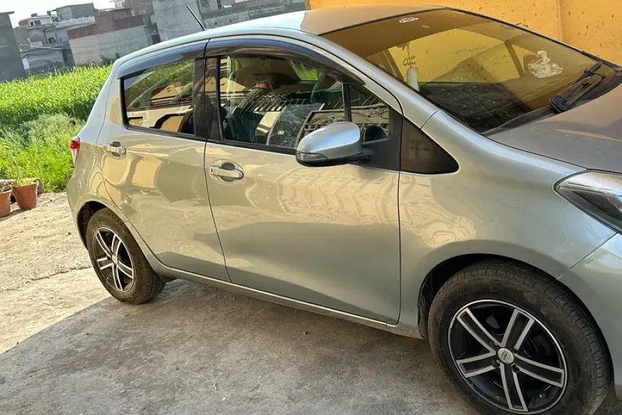 Toyota Vitz 2011